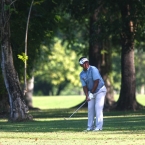 tony lascuna in his approach in hole 7