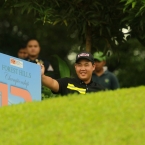 1tom kim smiles as he leads in hole 12